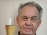 Silvestr Kazmíř připíjí na nový rok (Foto: Agentura Čada) Silvestr Kazmíř připíjí na nový rok (Foto: Agentura Čada)