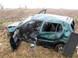 Havarované auto u Ludslavic (Foto: HZS ZK) Havarované auto u Ludslavic (Foto: HZS ZK)