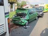 Srážka dvou aut a autobusu v Zašové (Foto: HZS Zlínského kraje)