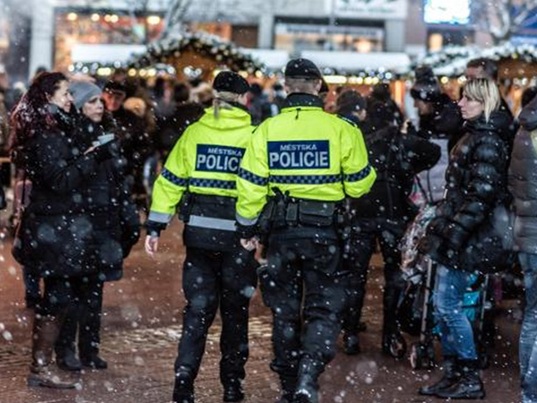 Strážníci si v předvánočním čase došlápnou na kapsáře a další zloděje